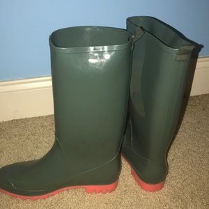 I am selling green rain boots.